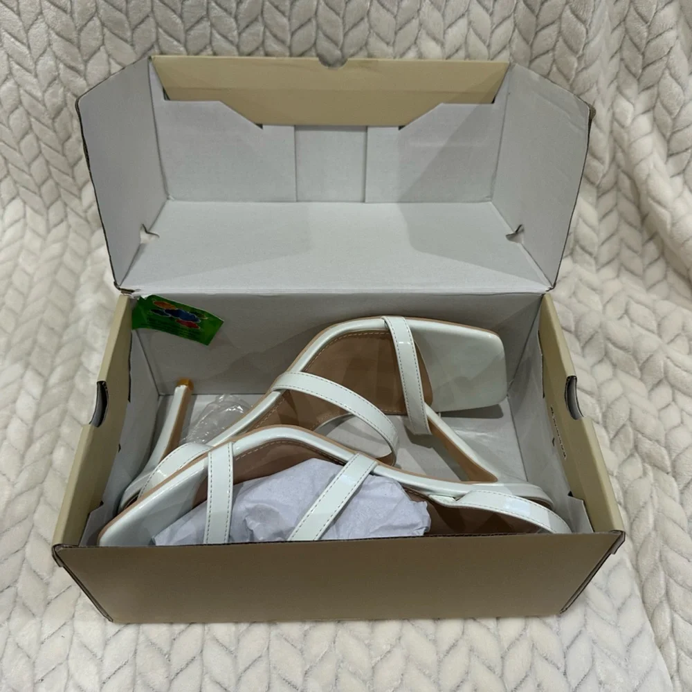 White patient heels - Picture 6 of 7